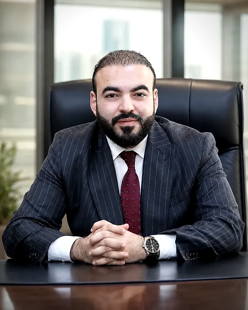 عمر مسعد في مكتبه بدبي